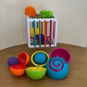 Fat Brain Toys InnyBin & OombeeBall